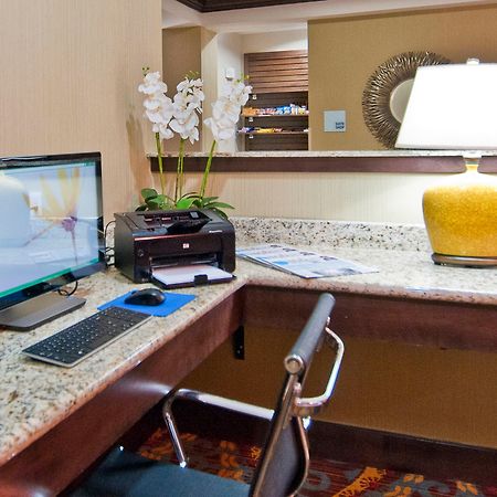 Holiday Inn Express & Suites San Antonio Frost Bank Center By Ihg Esterno foto