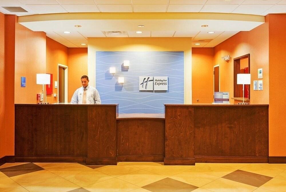 Holiday Inn Express & Suites San Antonio Frost Bank Center By Ihg Esterno foto