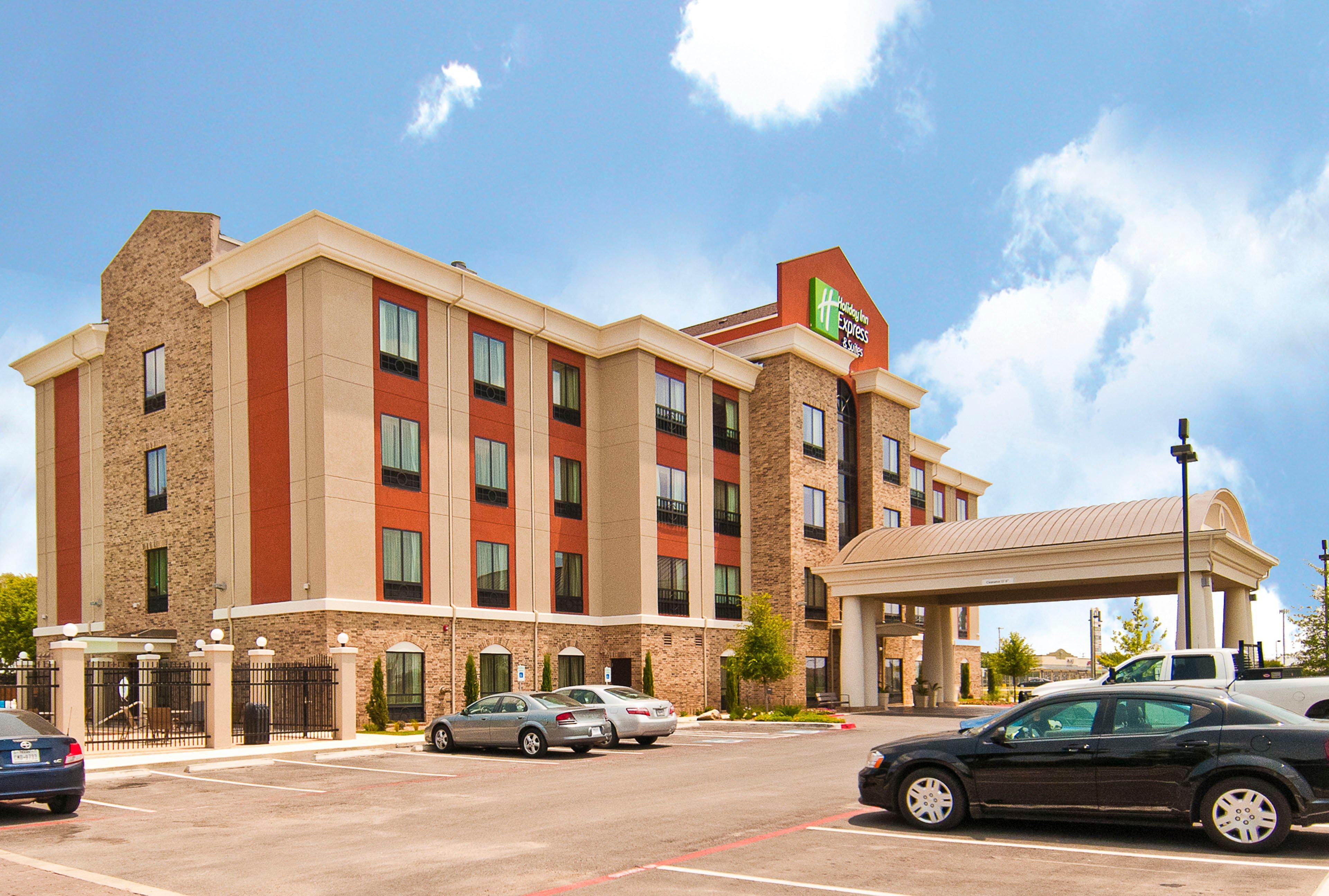 Holiday Inn Express & Suites San Antonio Frost Bank Center By Ihg Esterno foto