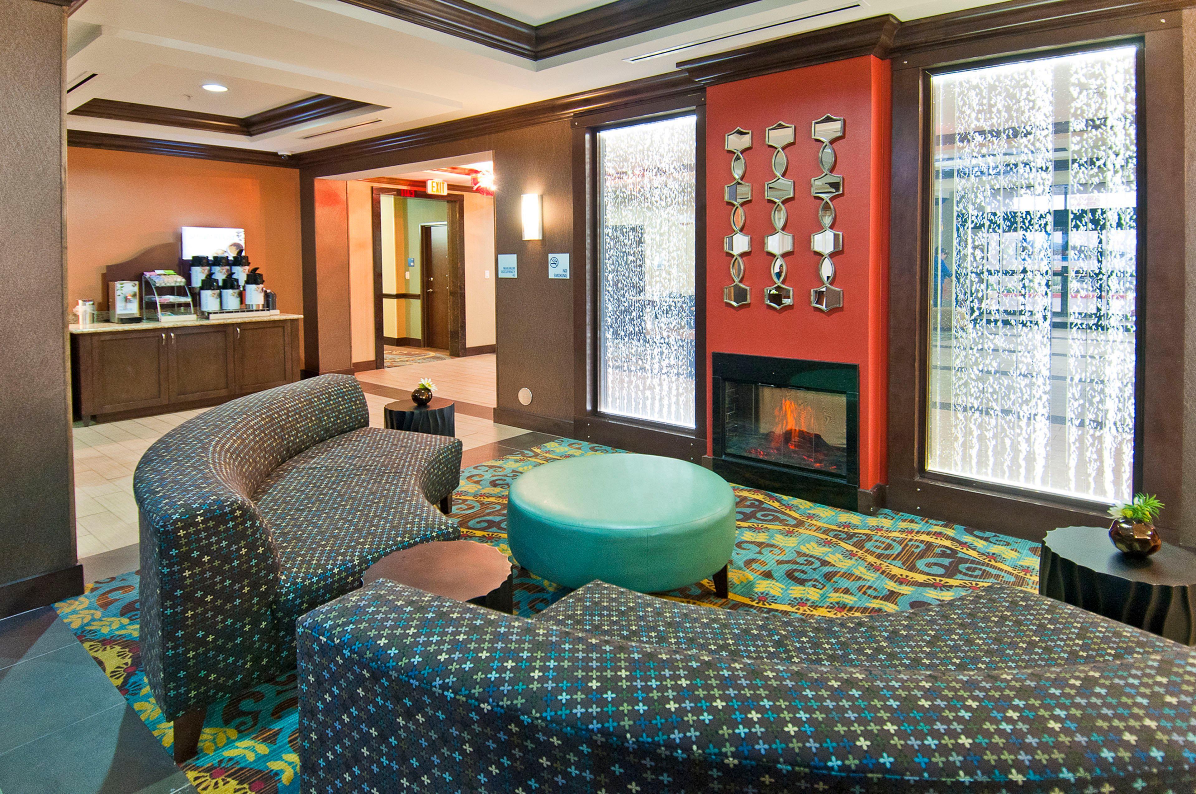 Holiday Inn Express & Suites San Antonio Frost Bank Center By Ihg Esterno foto