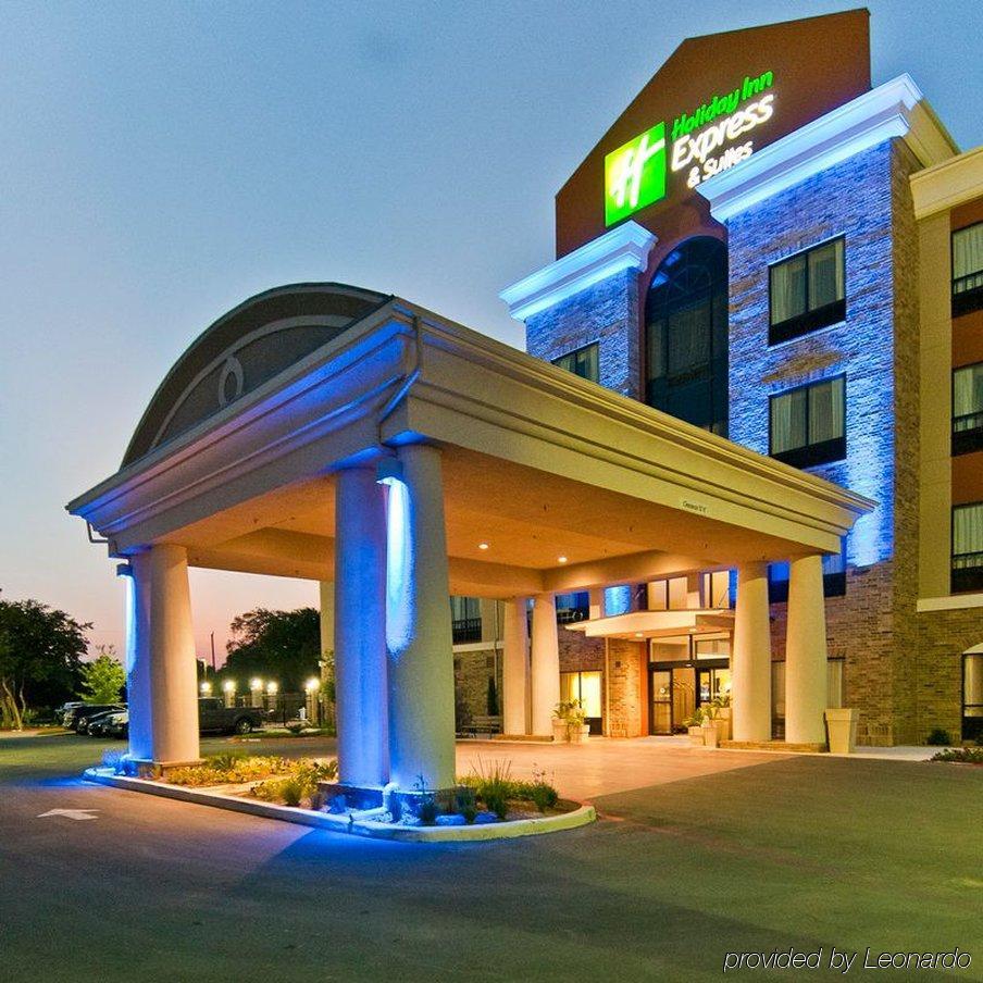 Holiday Inn Express & Suites San Antonio Frost Bank Center By Ihg Esterno foto