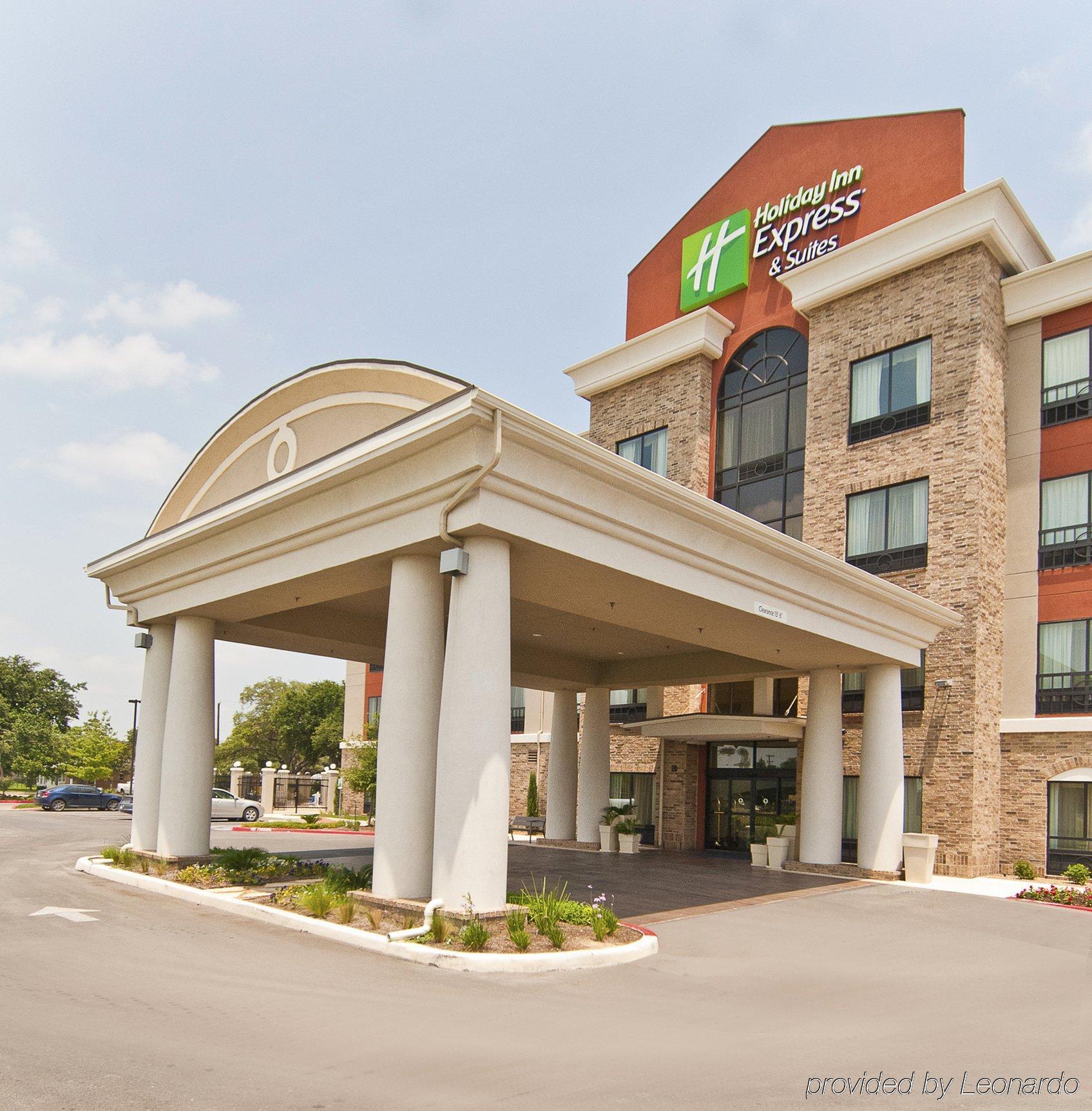 Holiday Inn Express & Suites San Antonio Frost Bank Center By Ihg Esterno foto